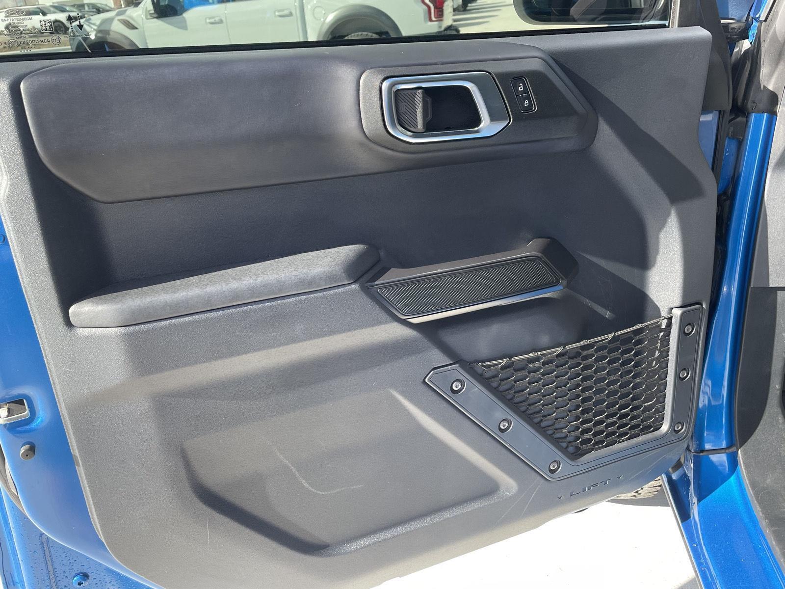 Vehicle photo 12