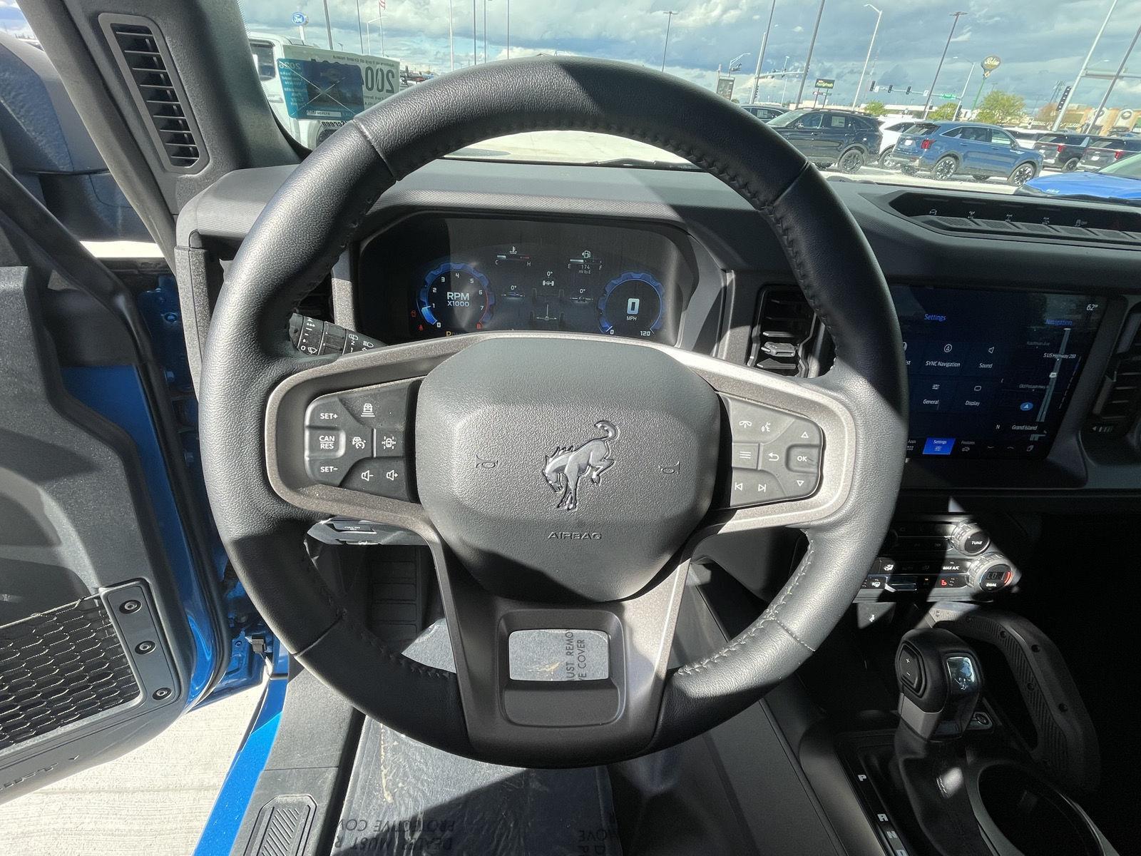 Vehicle photo 13