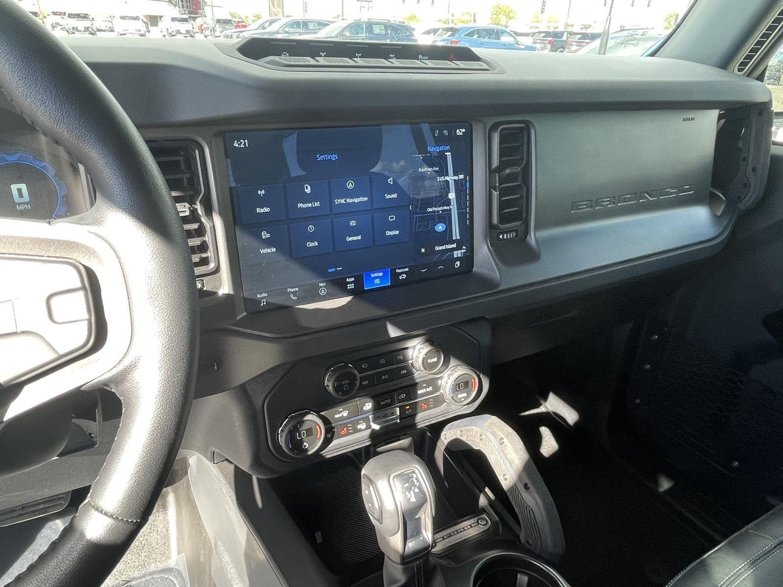 Vehicle photo 14