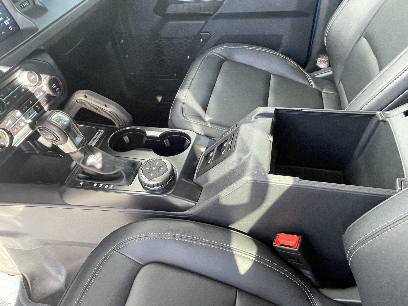 Vehicle photo 15