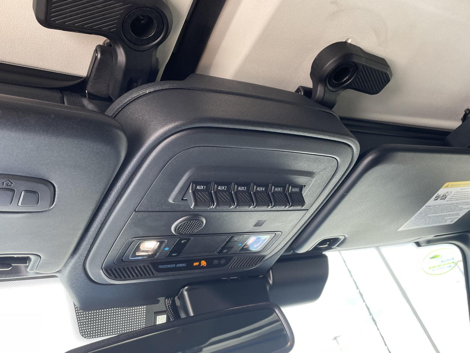Vehicle photo 16