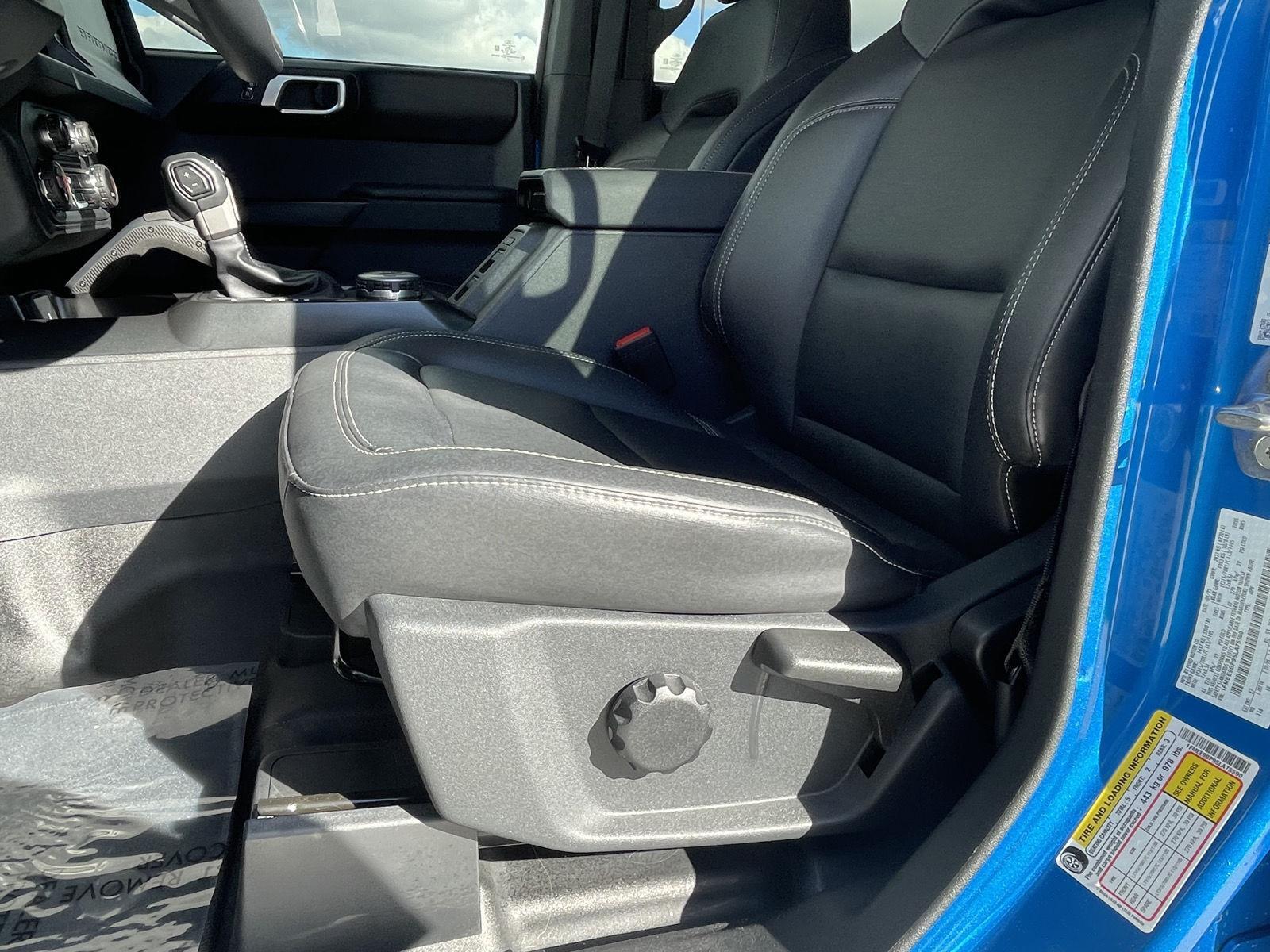 Vehicle photo 17