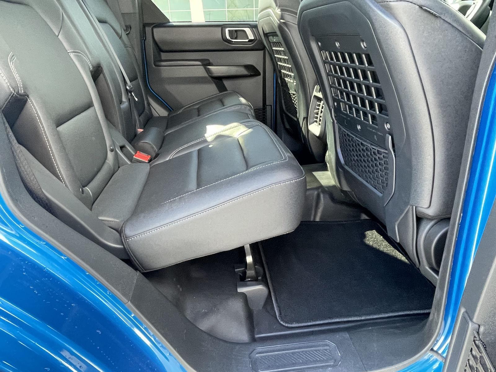 Vehicle photo 18