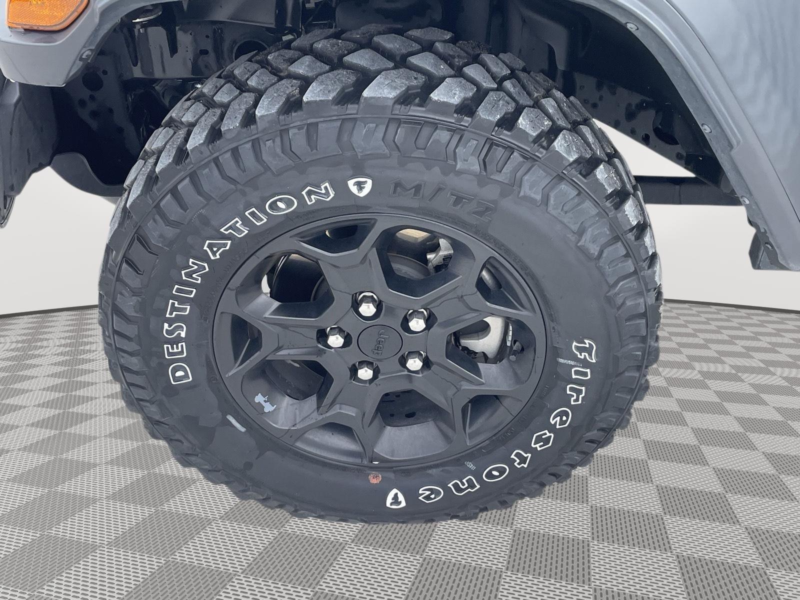 Vehicle photo 10