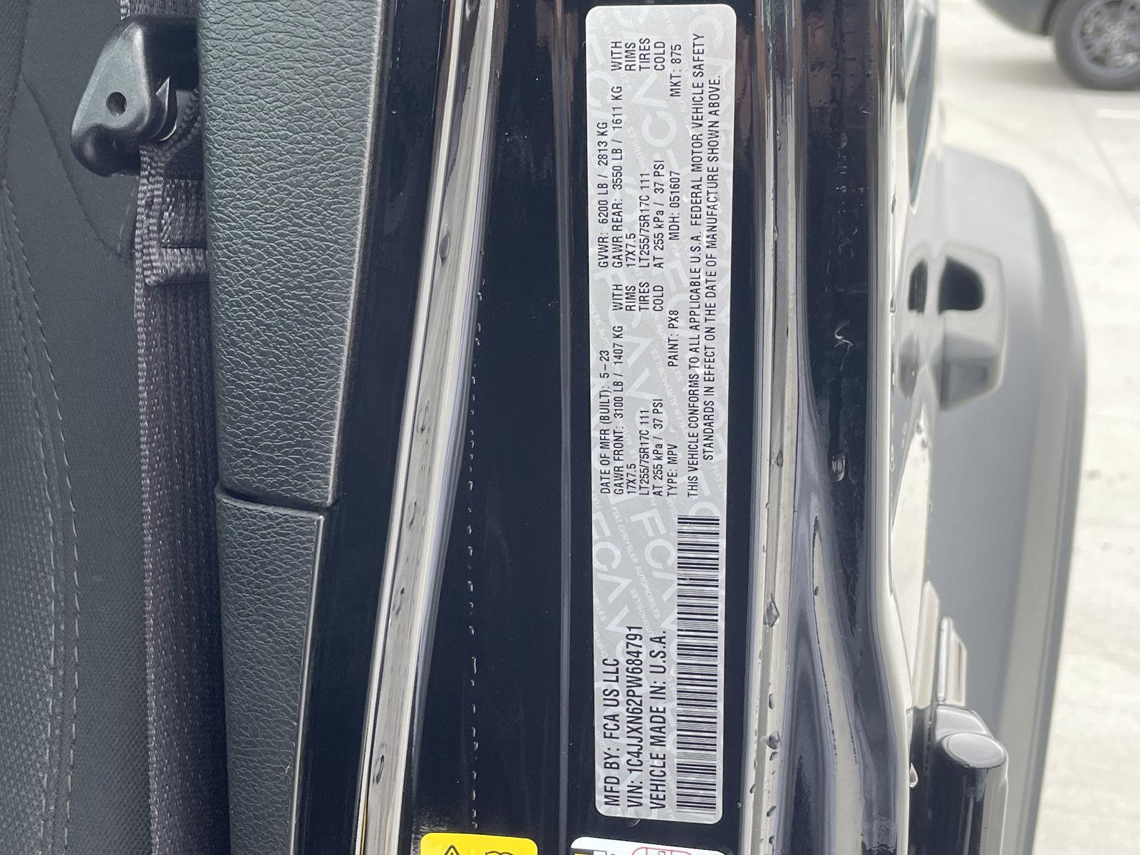 Vehicle photo 11