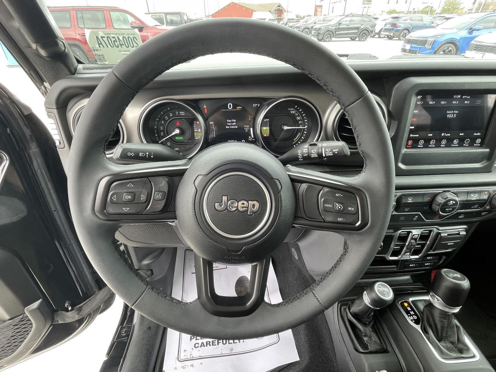 Vehicle photo 13
