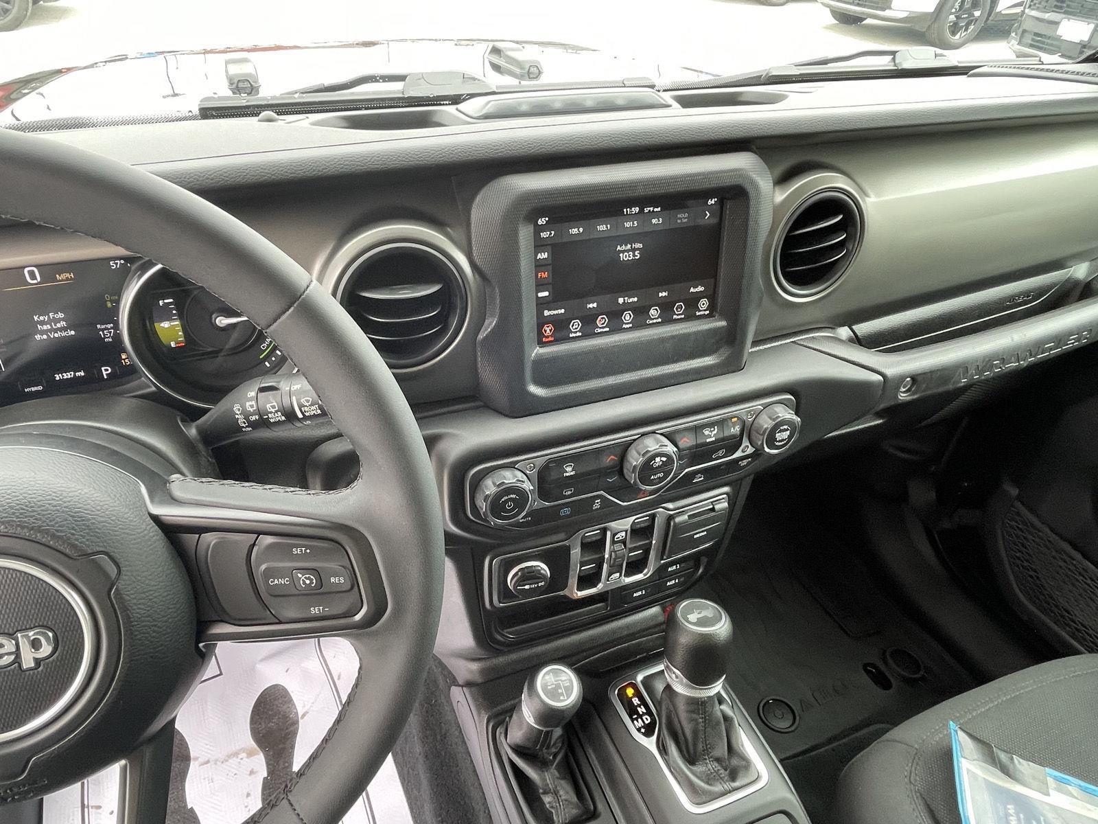 Vehicle photo 14
