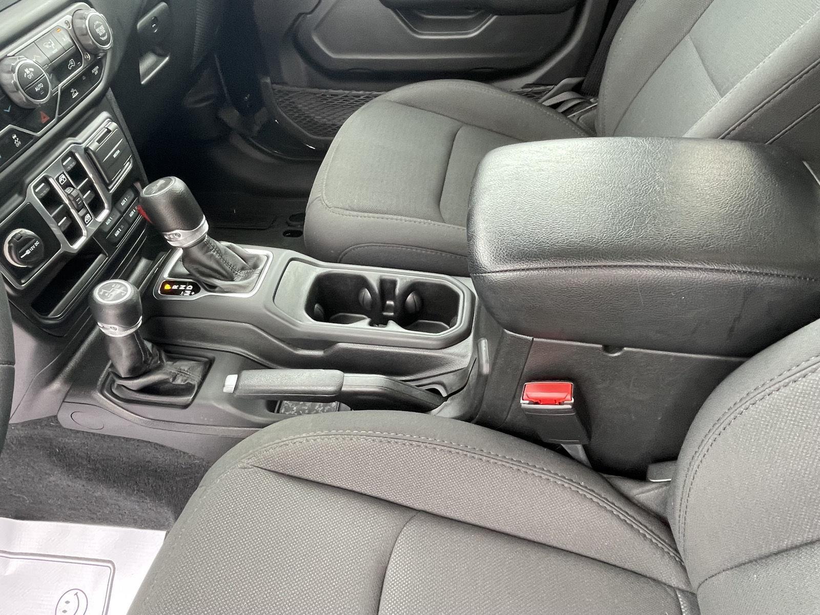 Vehicle photo 15