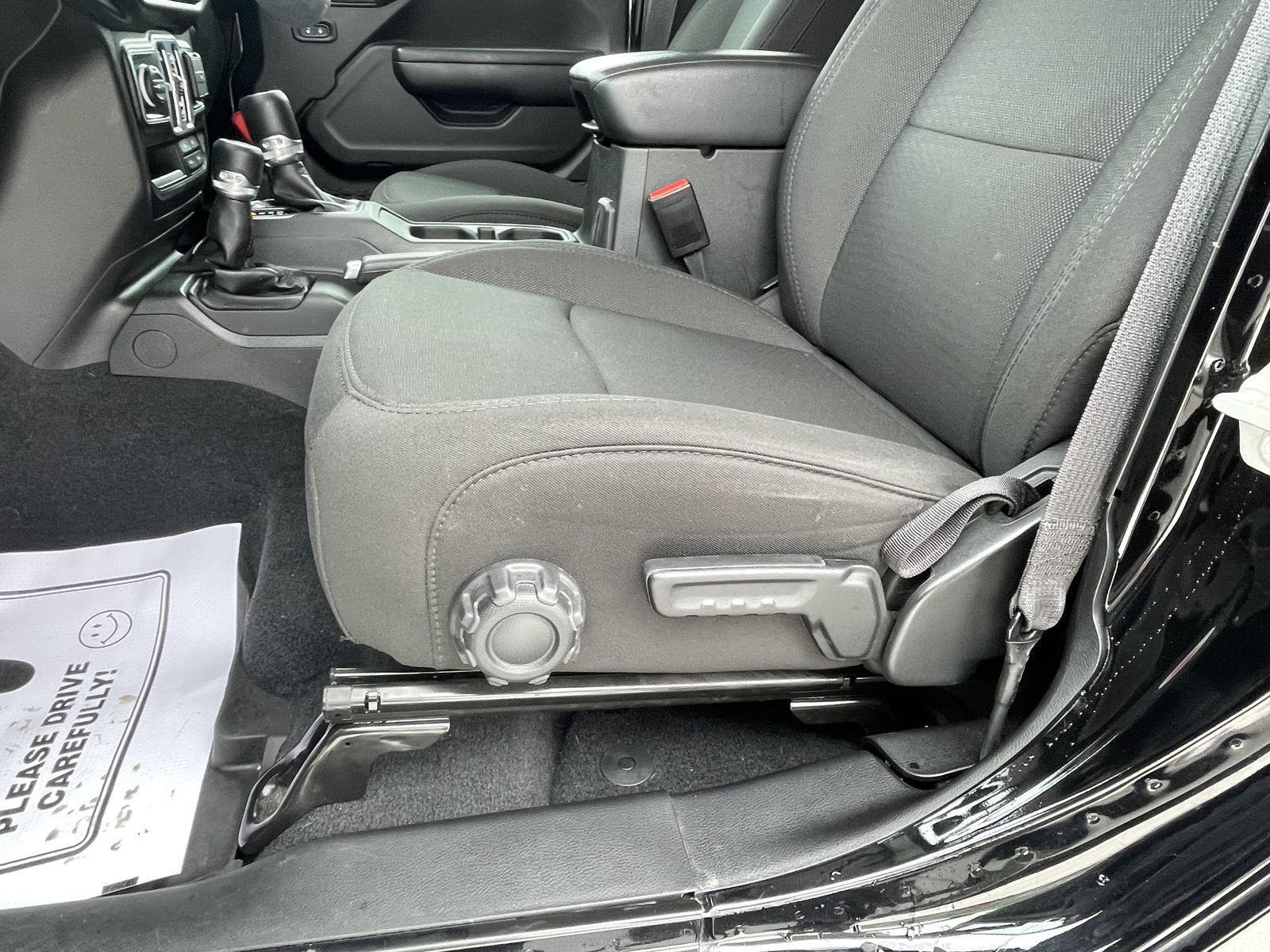 Vehicle photo 16