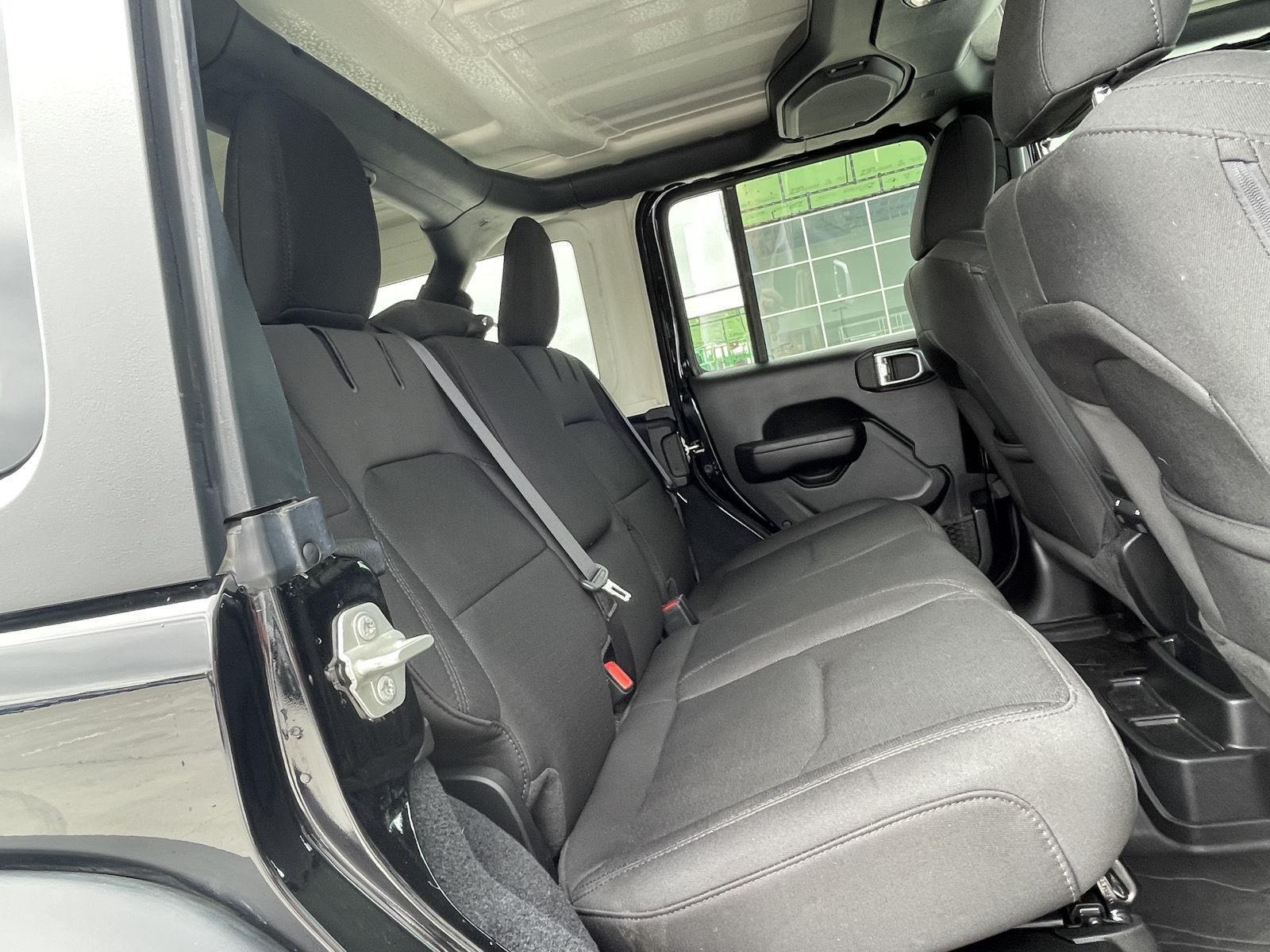 Vehicle photo 18
