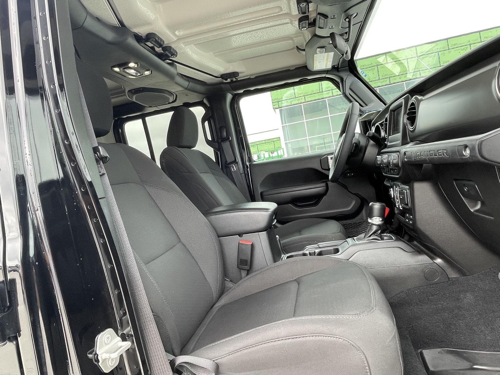 Vehicle photo 20