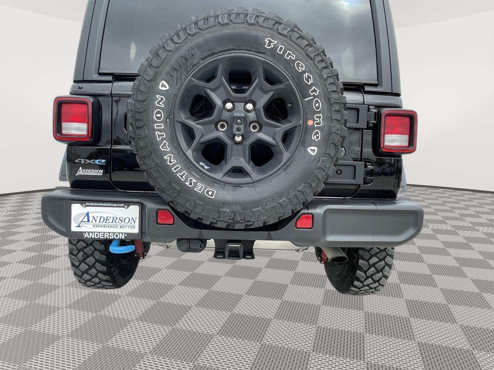 Vehicle photo 21