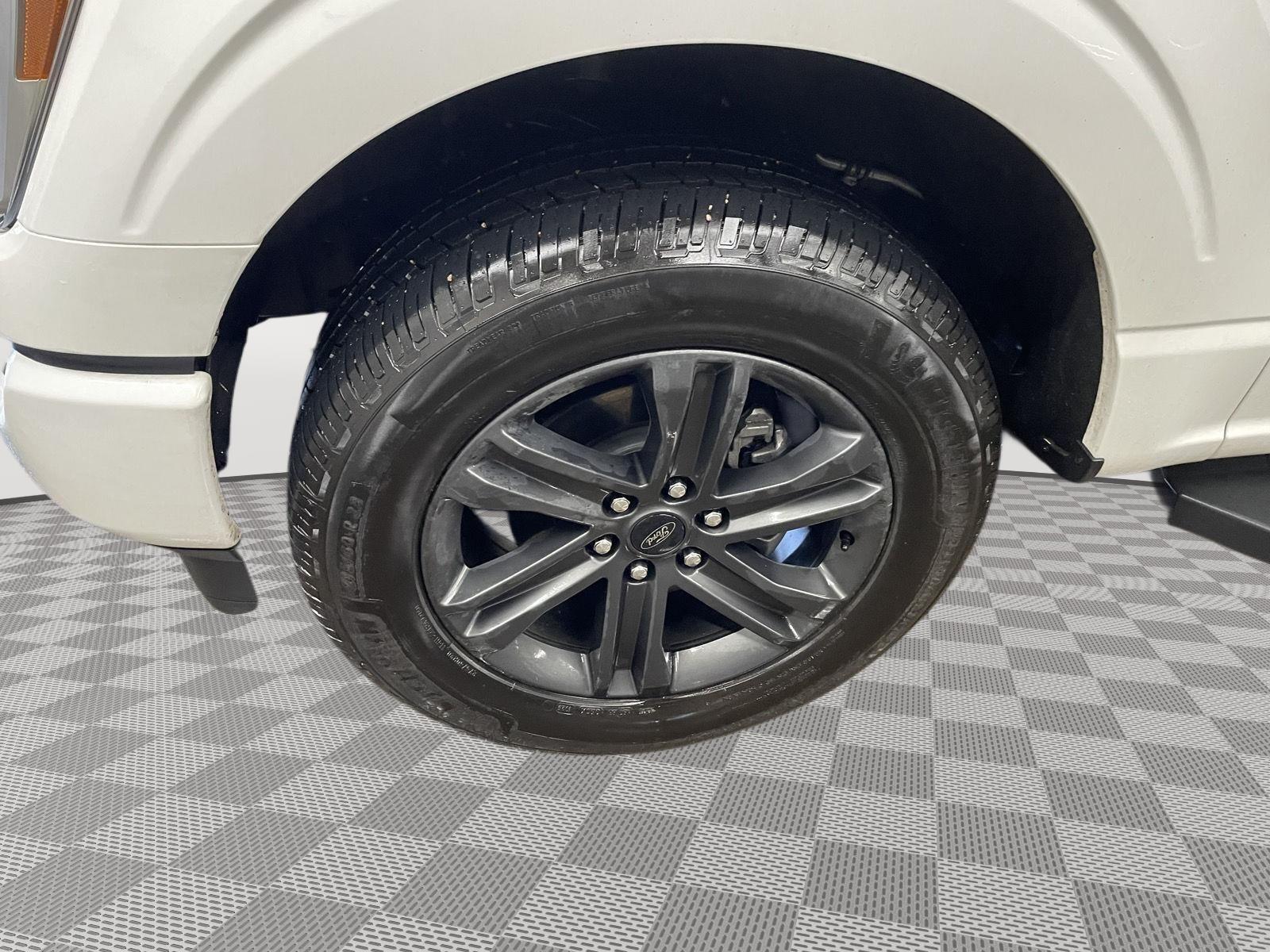 Vehicle photo 10