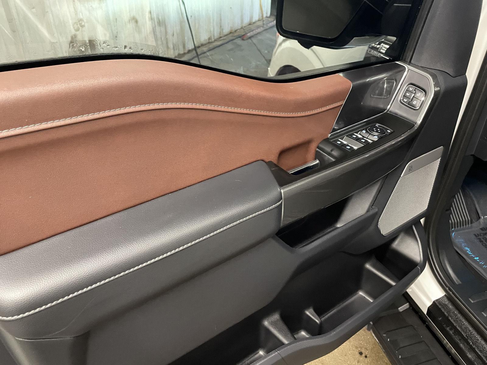 Vehicle photo 12