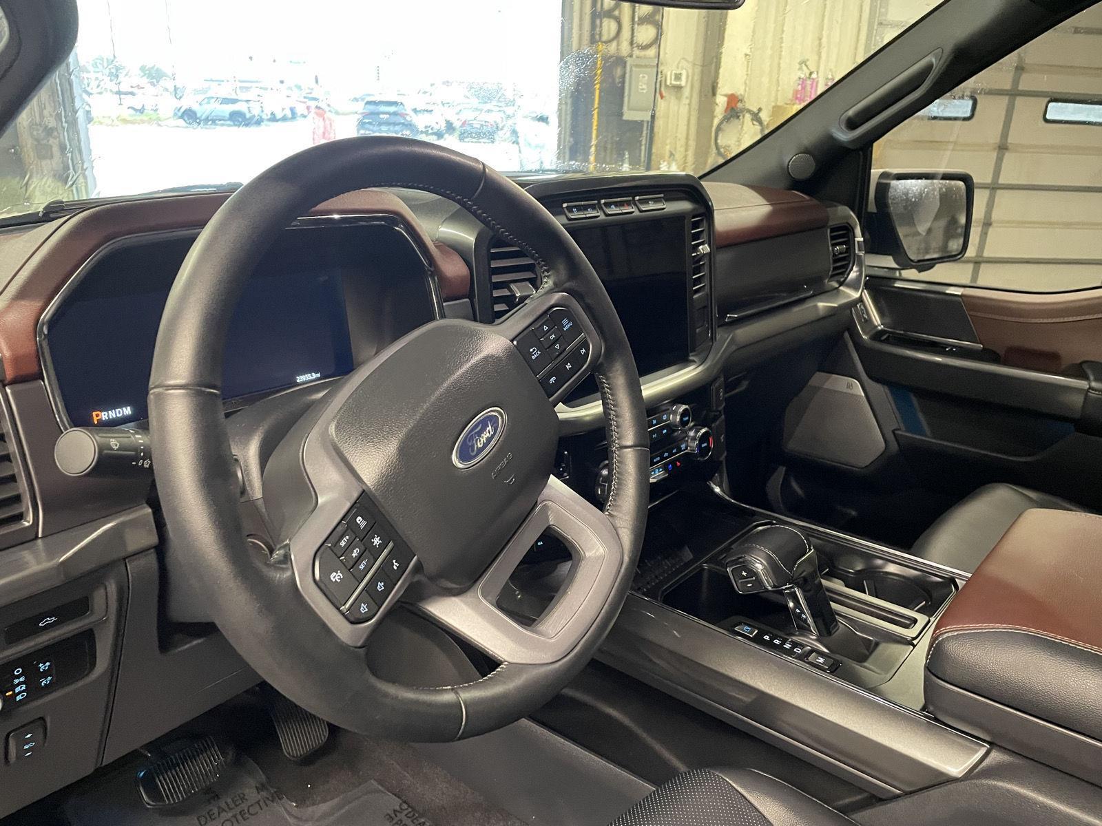 Vehicle photo 14