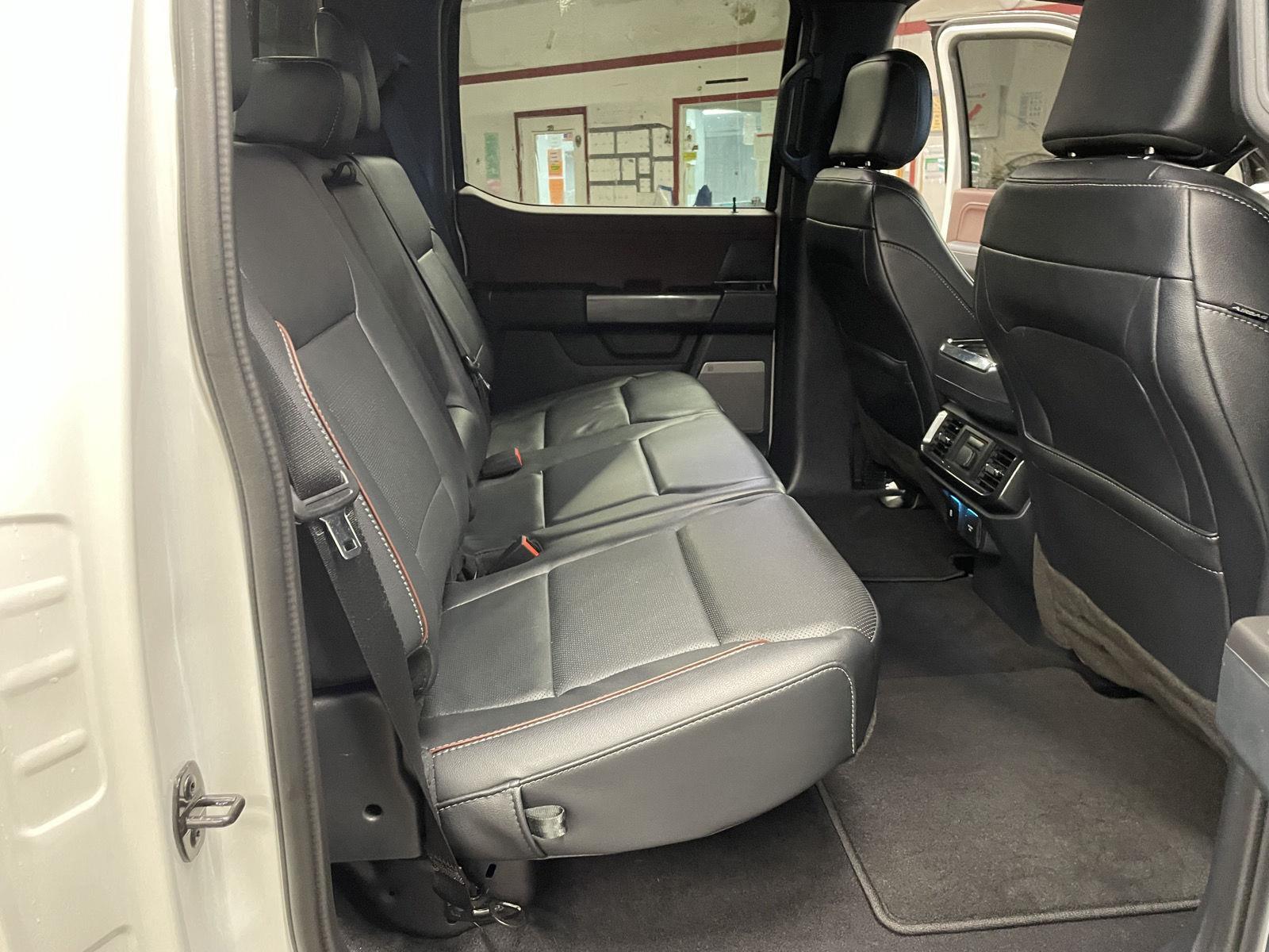 Vehicle photo 16