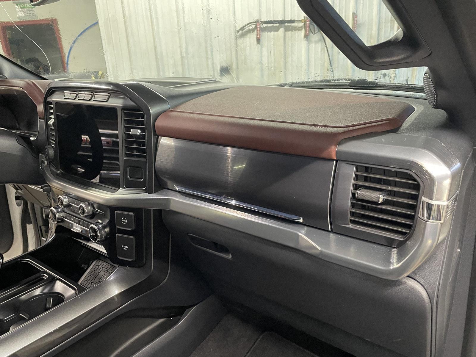 Vehicle photo 18