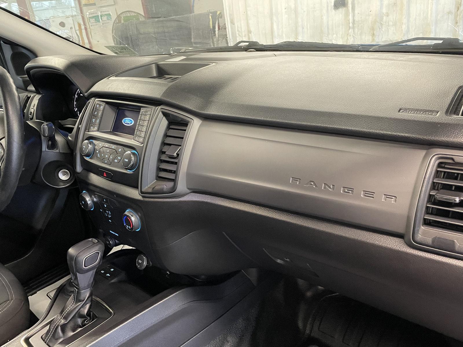 Vehicle photo 18