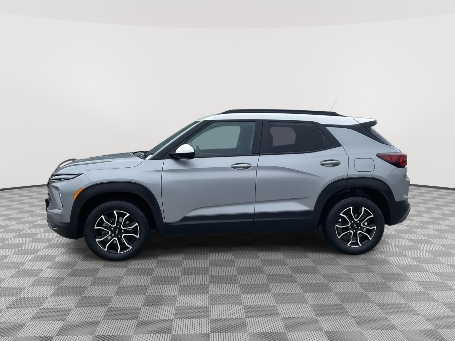 Vehicle photo 2