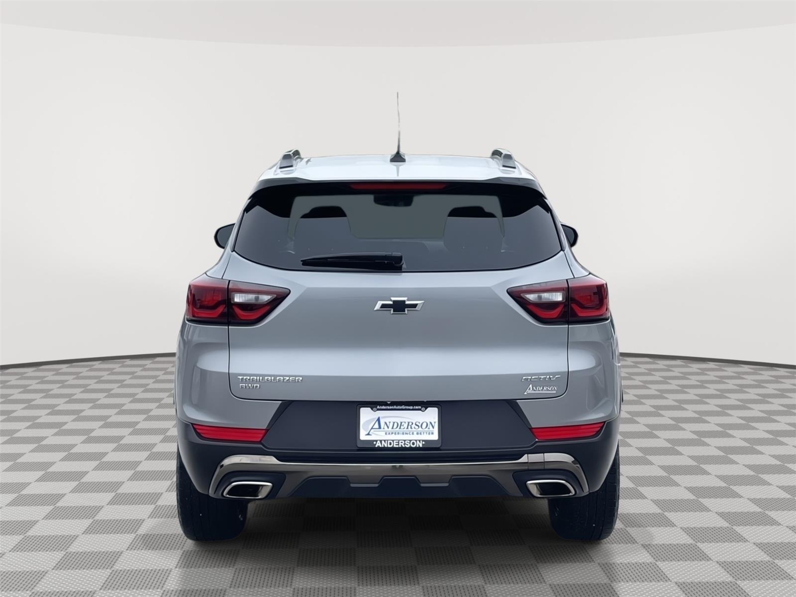 Vehicle photo 5