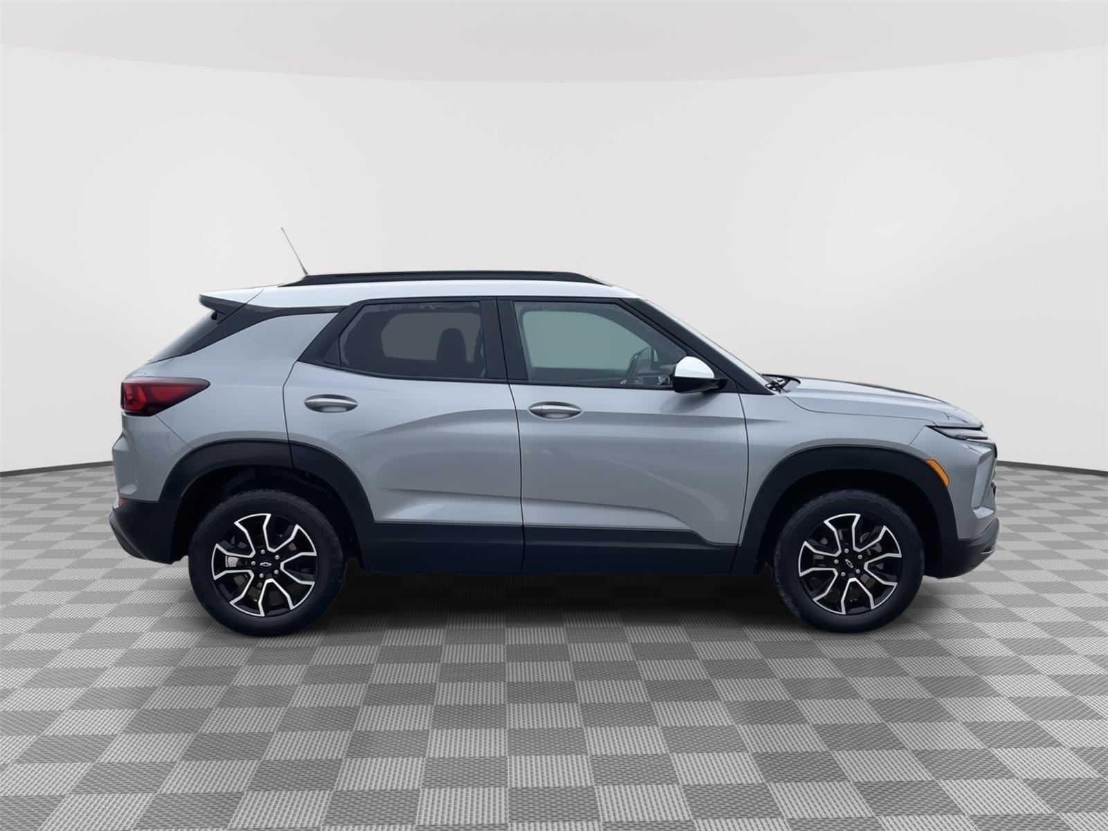 Vehicle photo 7