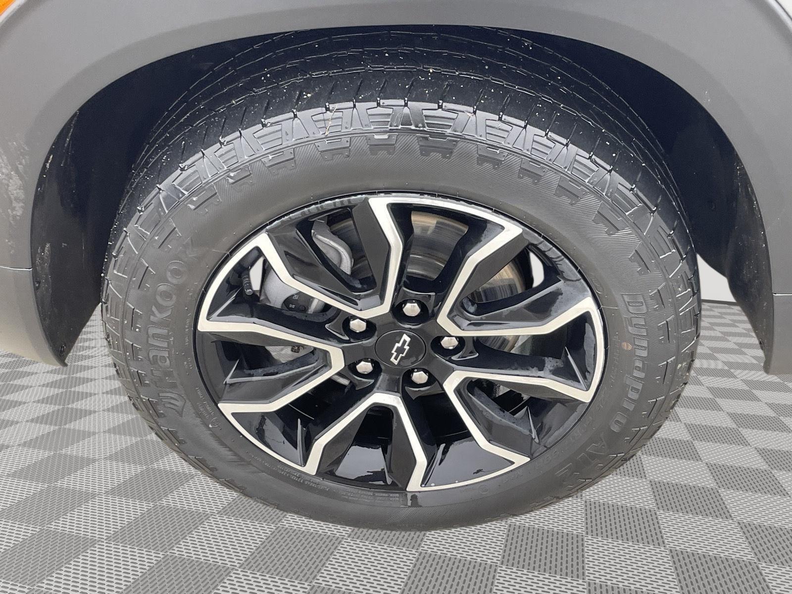 Vehicle photo 10