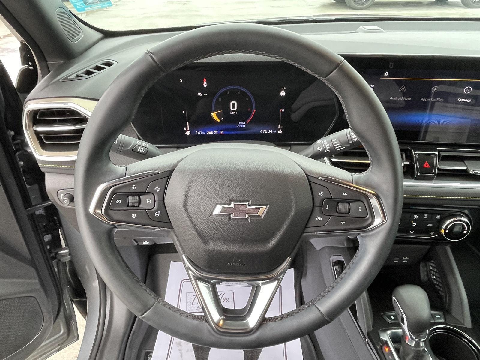 Vehicle photo 13