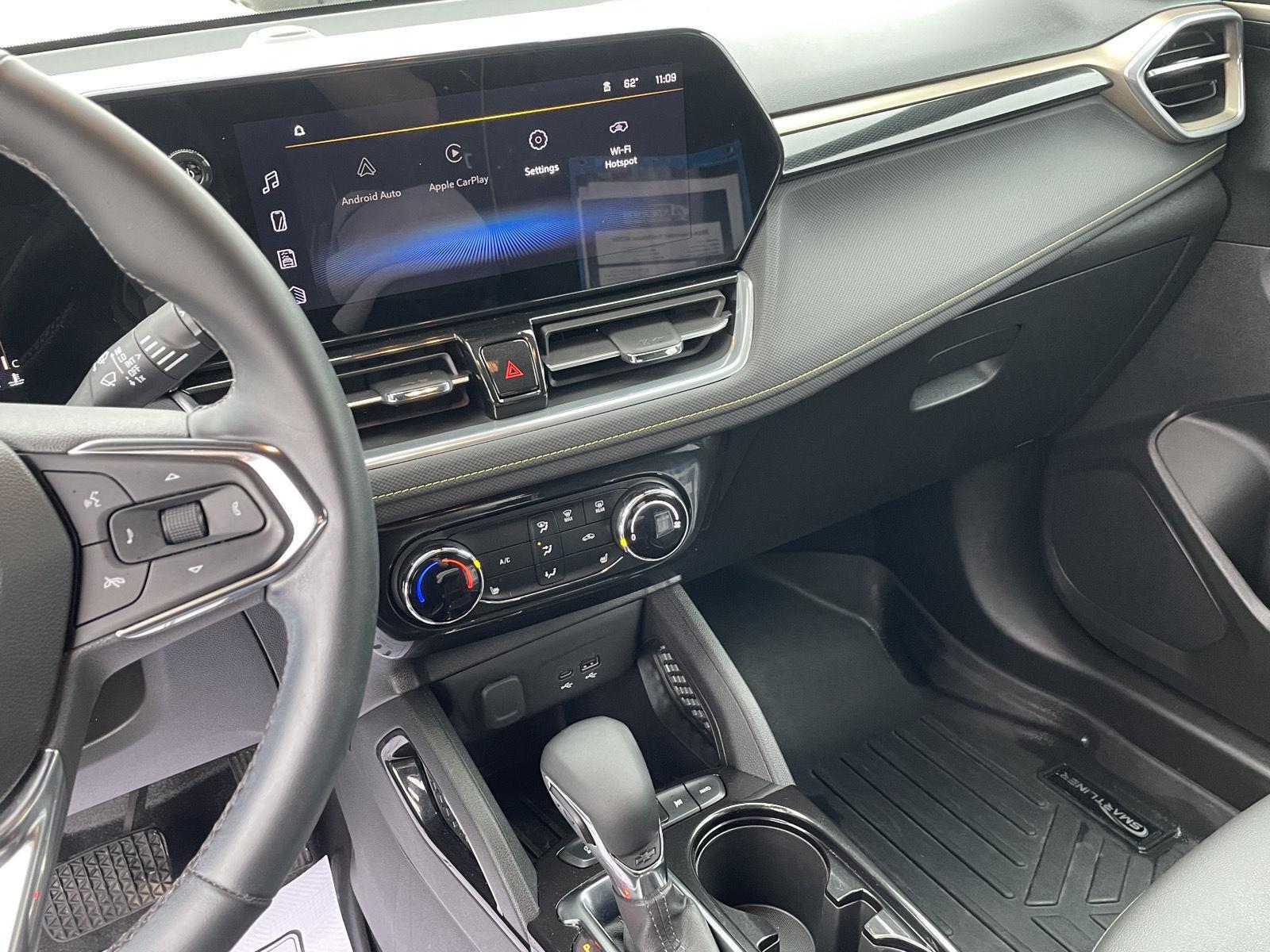 Vehicle photo 14