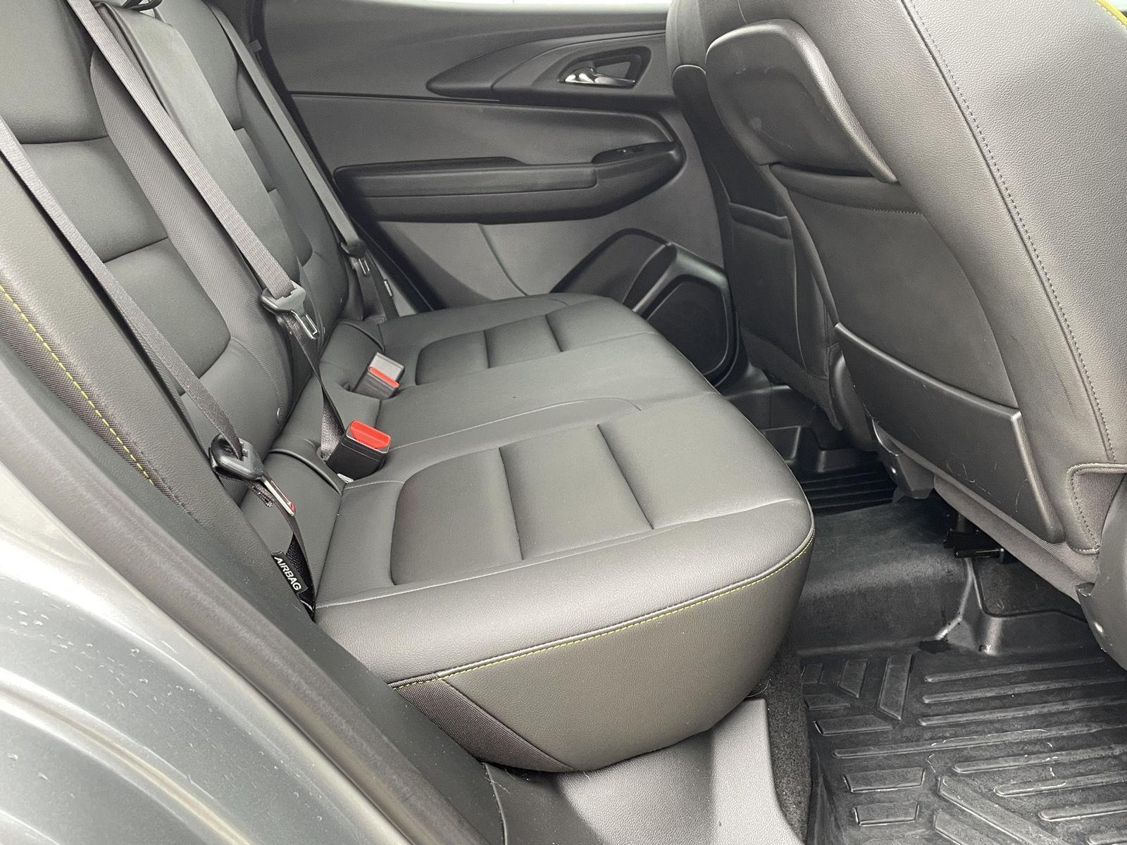 Vehicle photo 18