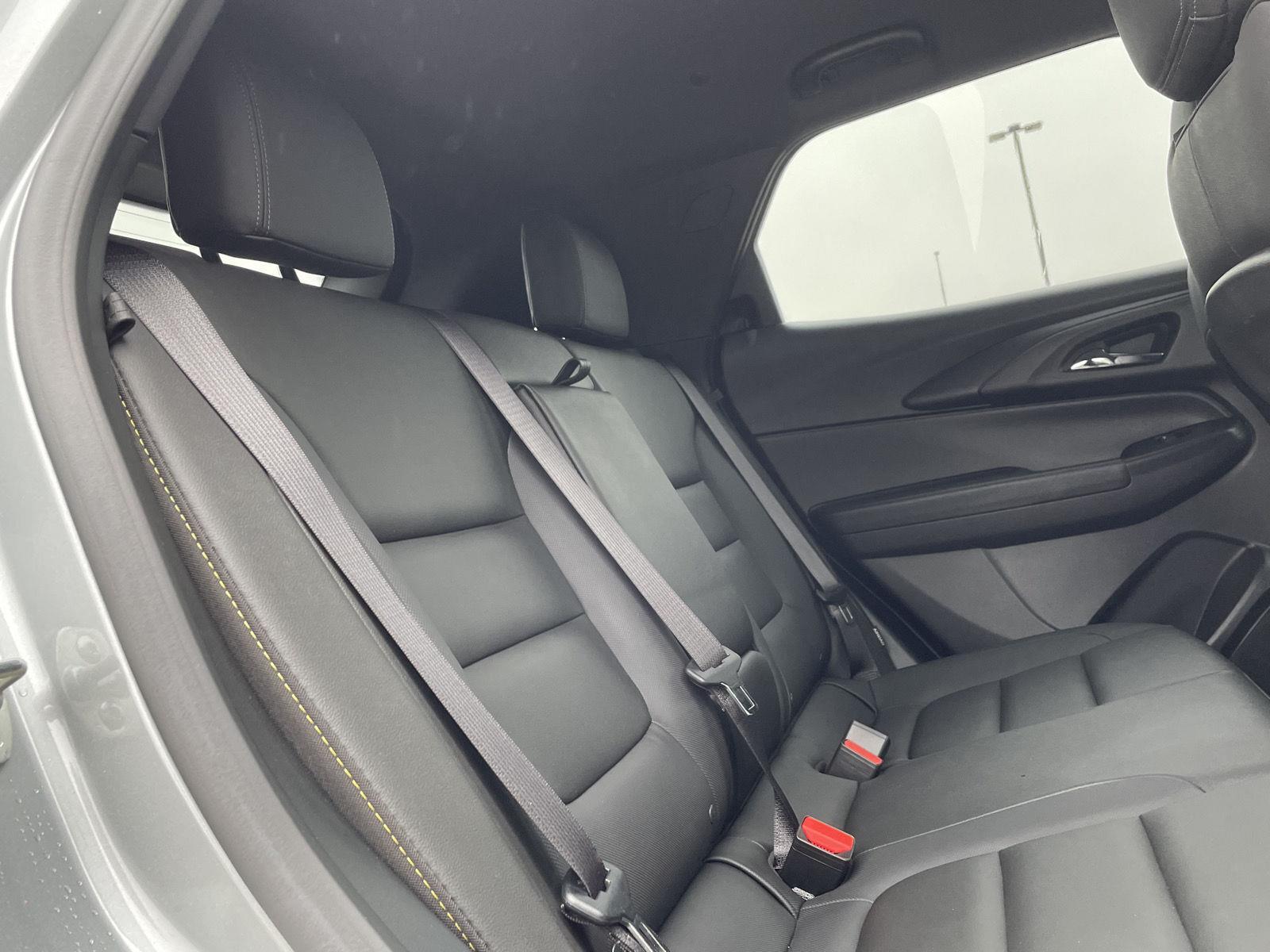Vehicle photo 19