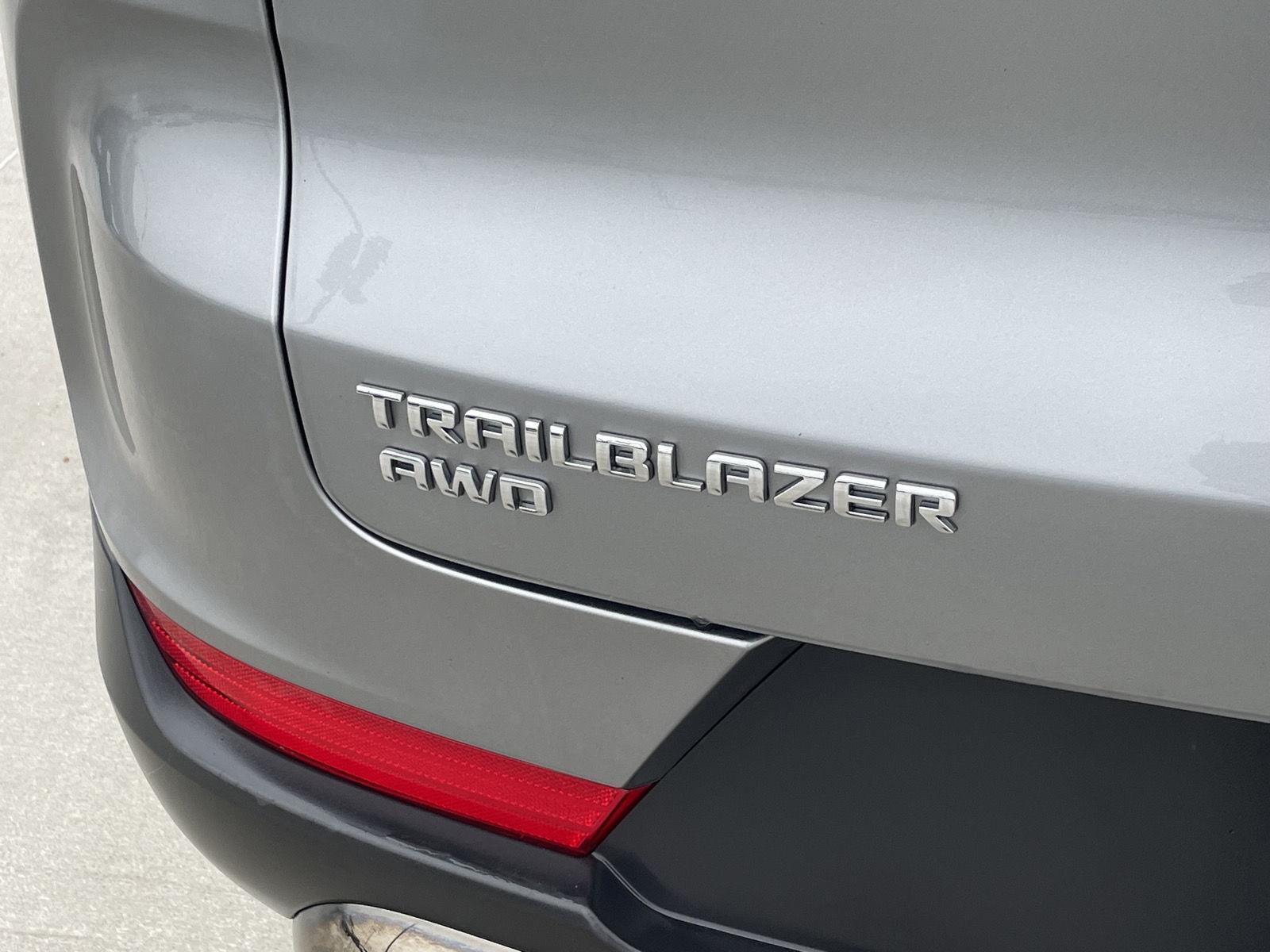 Vehicle photo 22