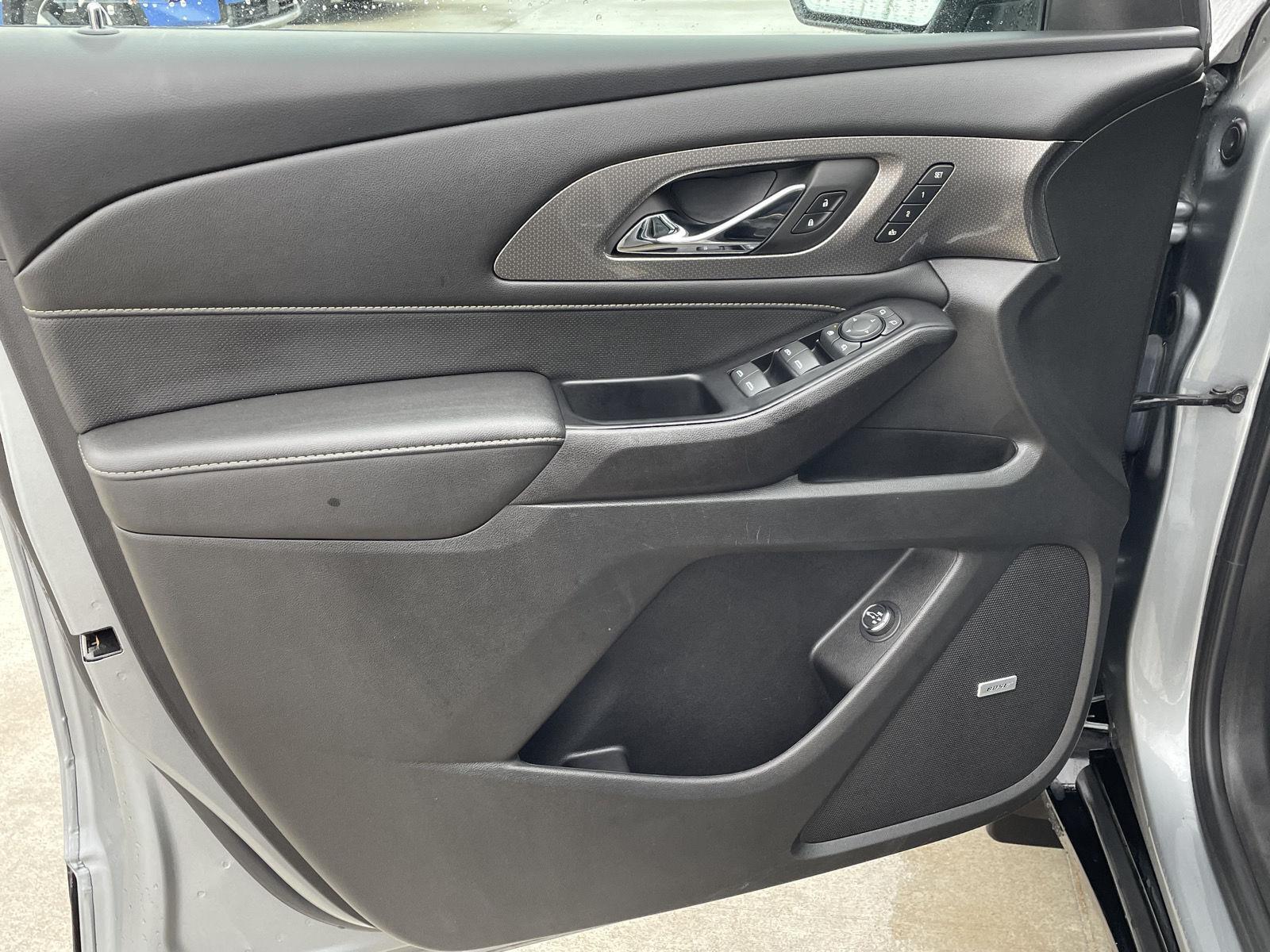 Vehicle photo 12