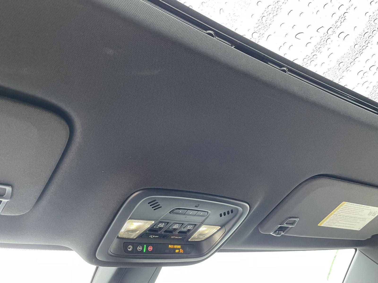Vehicle photo 17