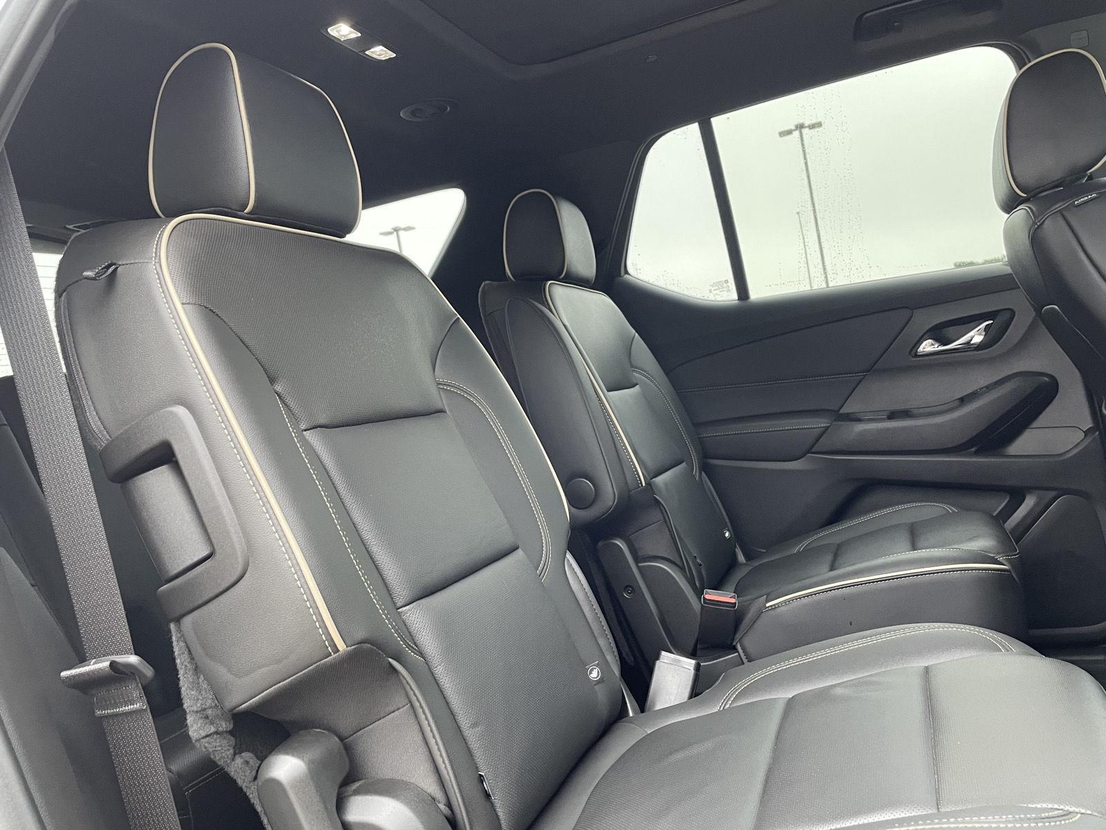 Vehicle photo 23