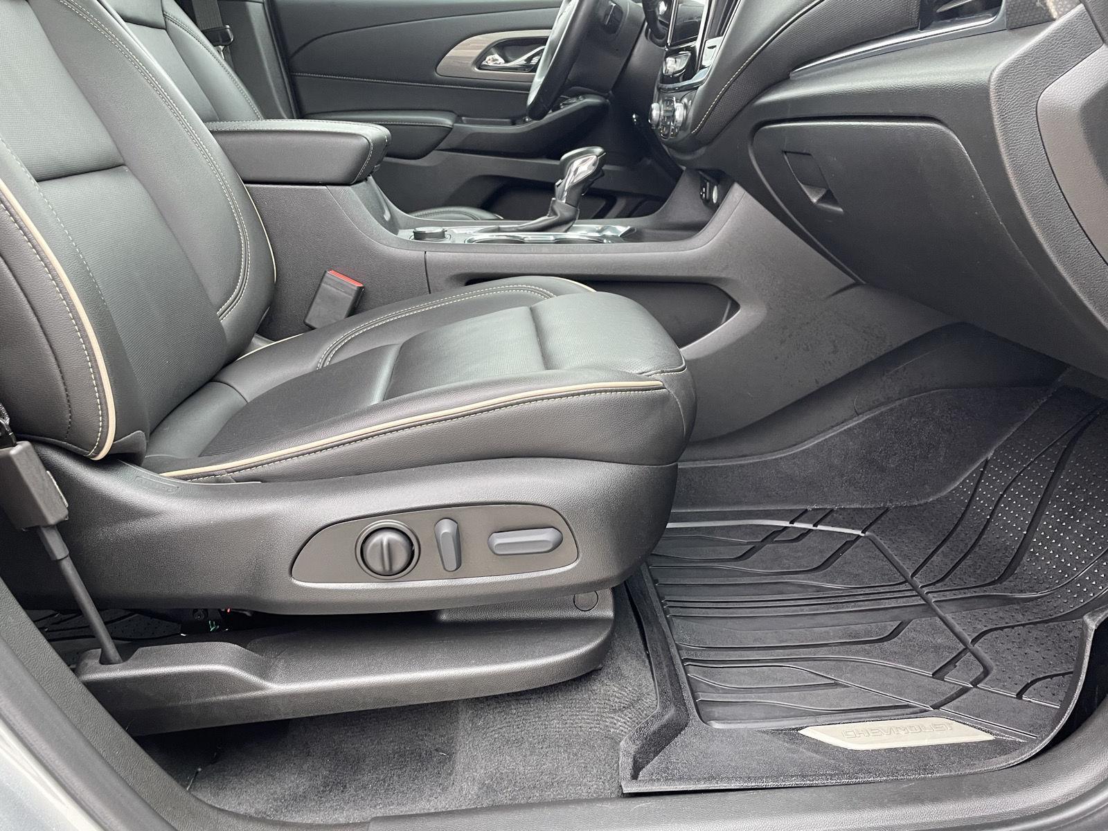 Vehicle photo 24