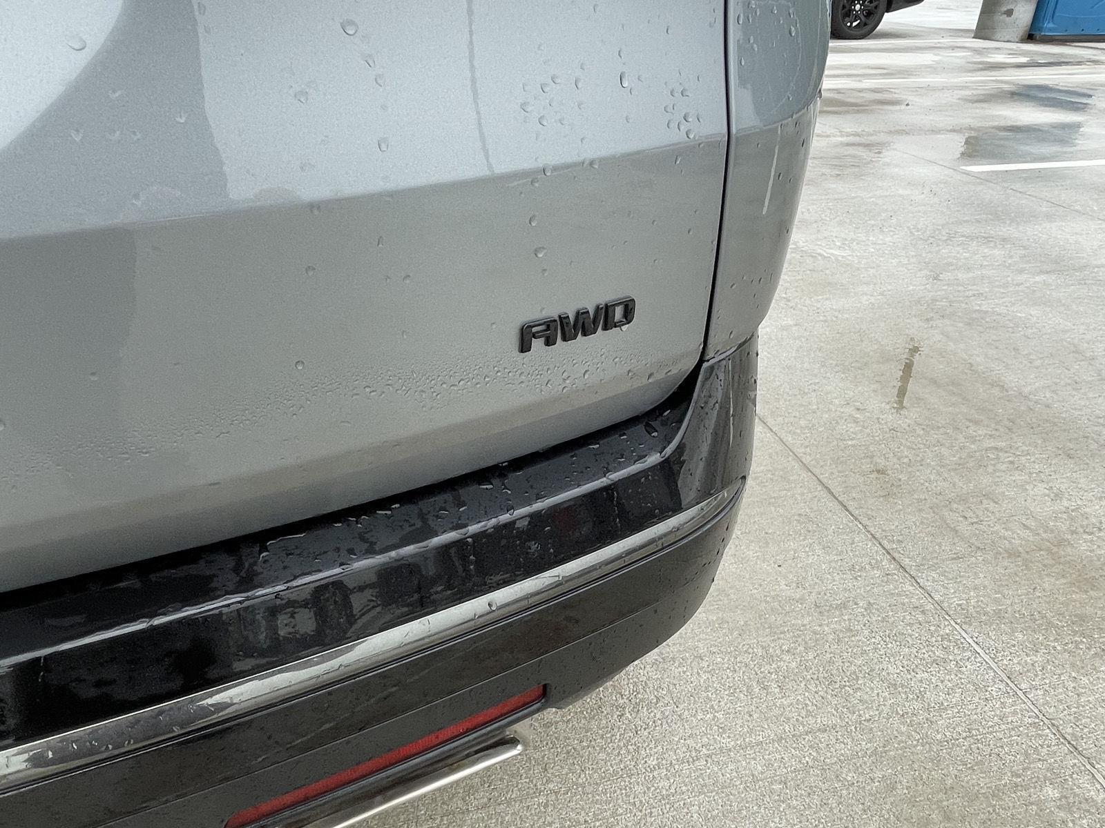 Vehicle photo 26