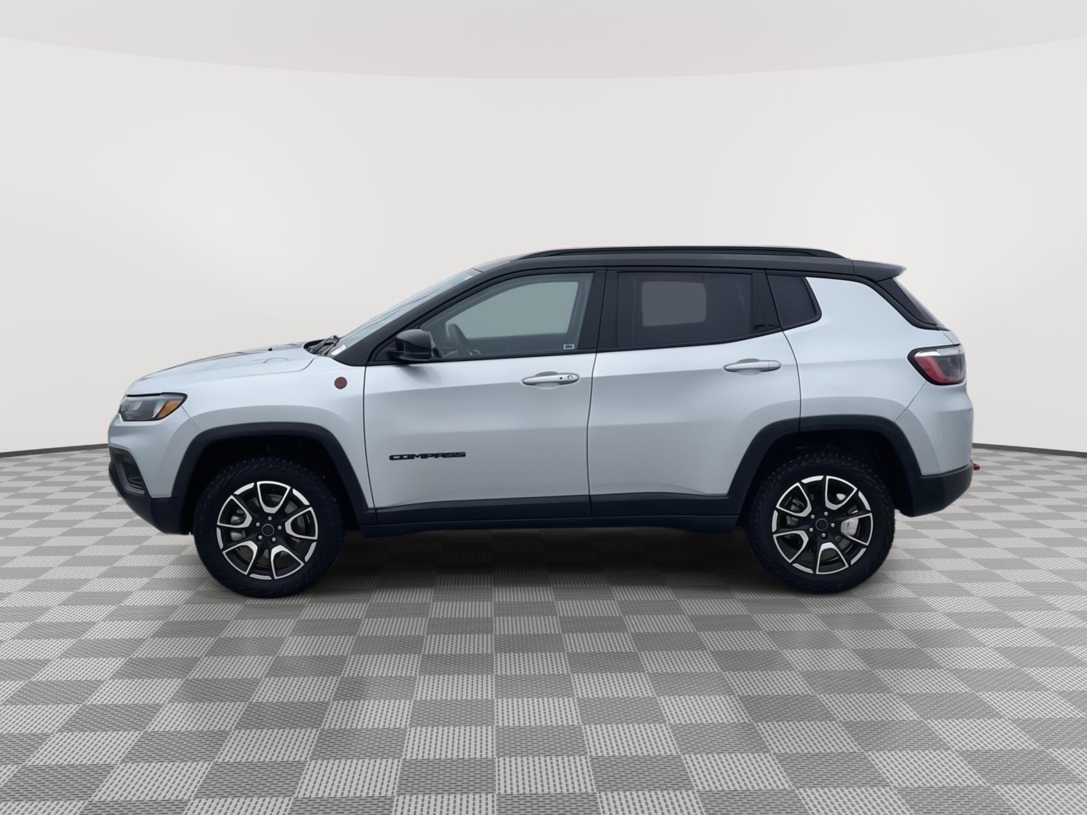 Vehicle photo 2