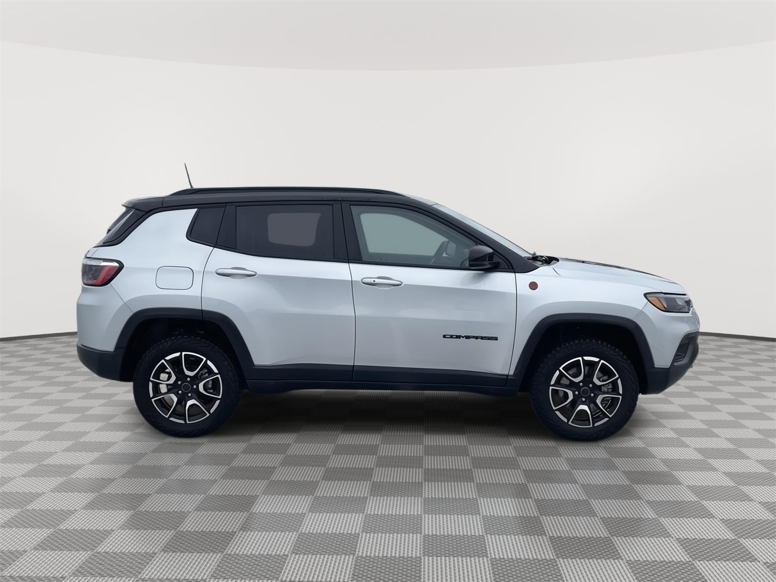 Vehicle photo 7