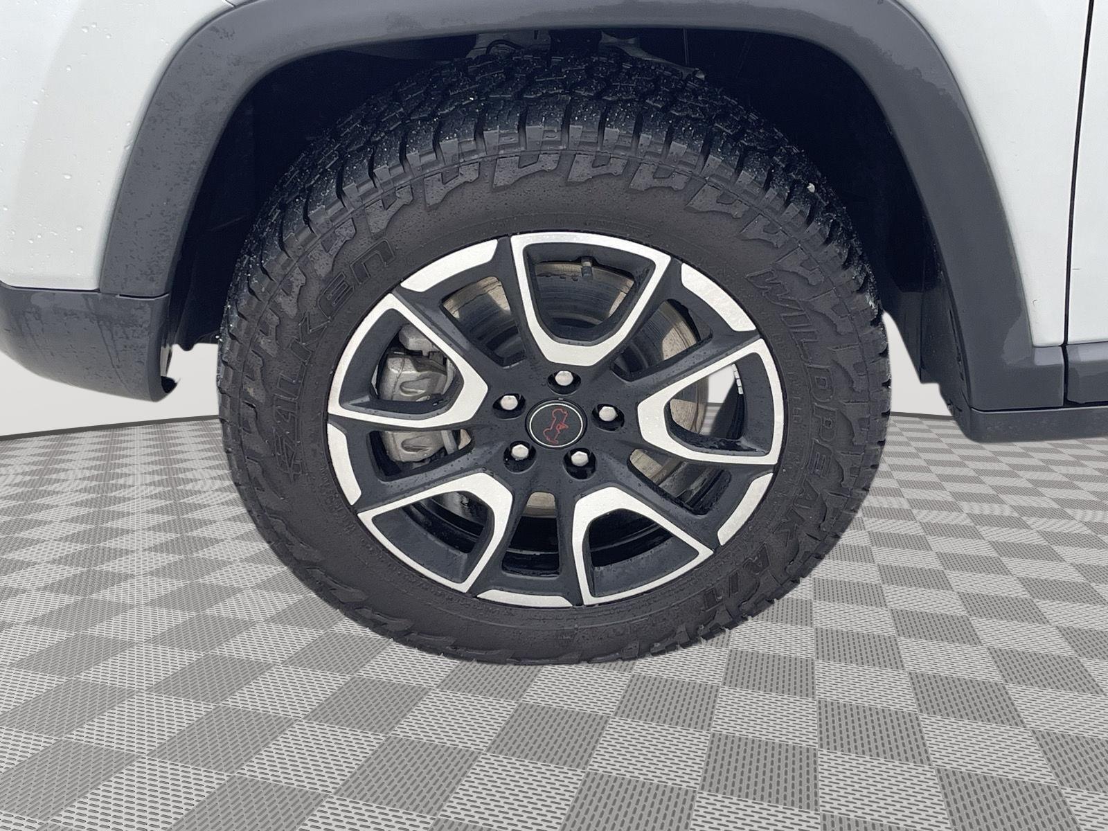 Vehicle photo 10