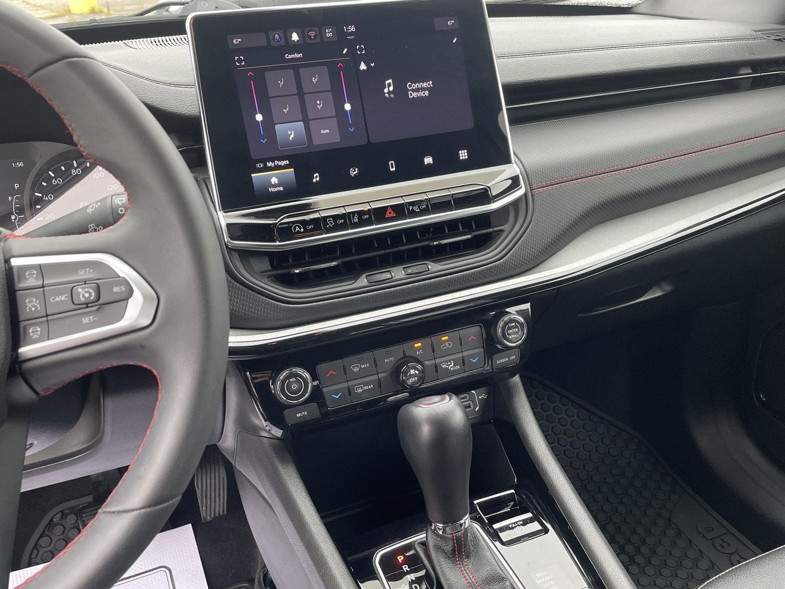 Vehicle photo 14
