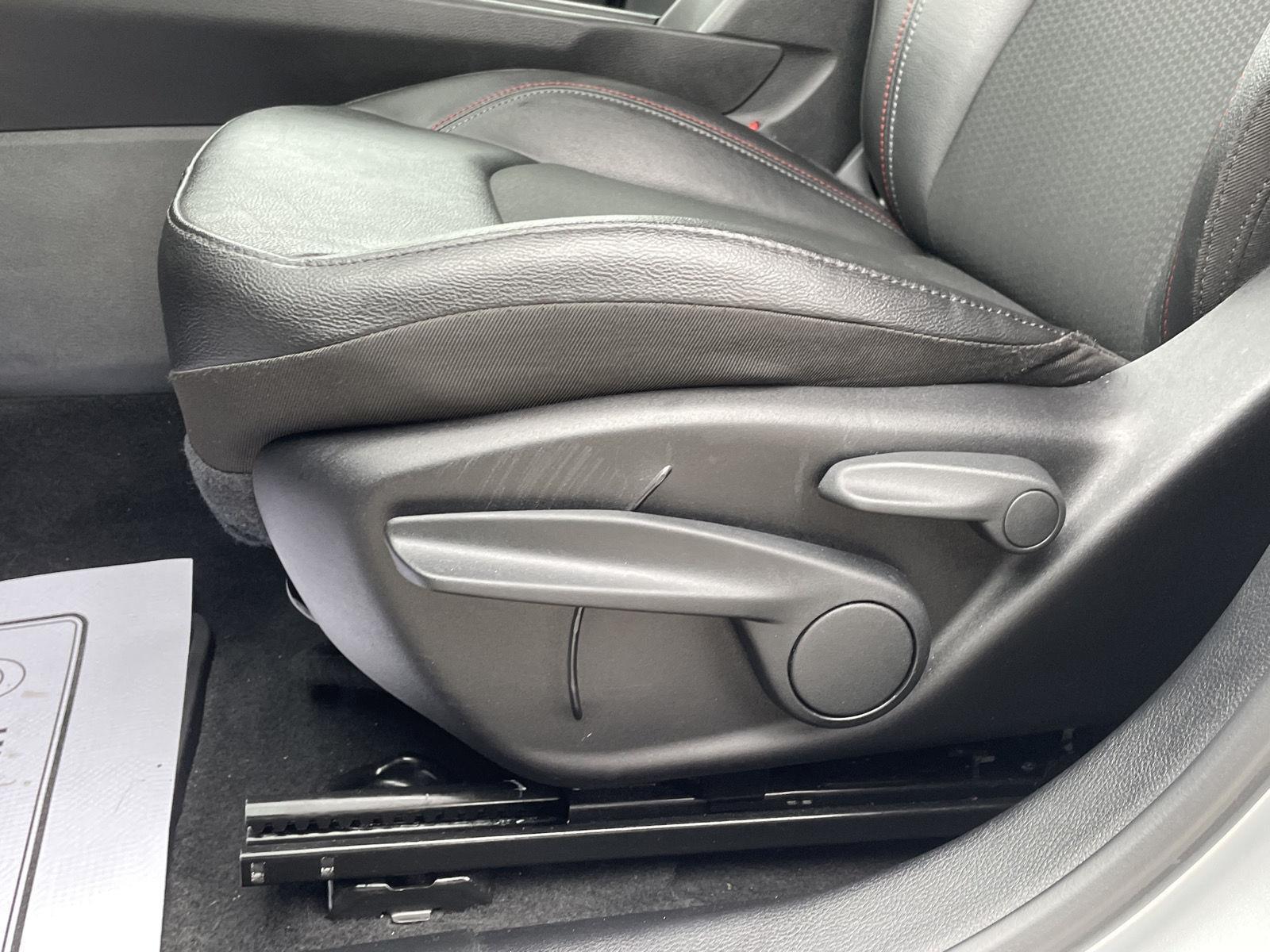Vehicle photo 17