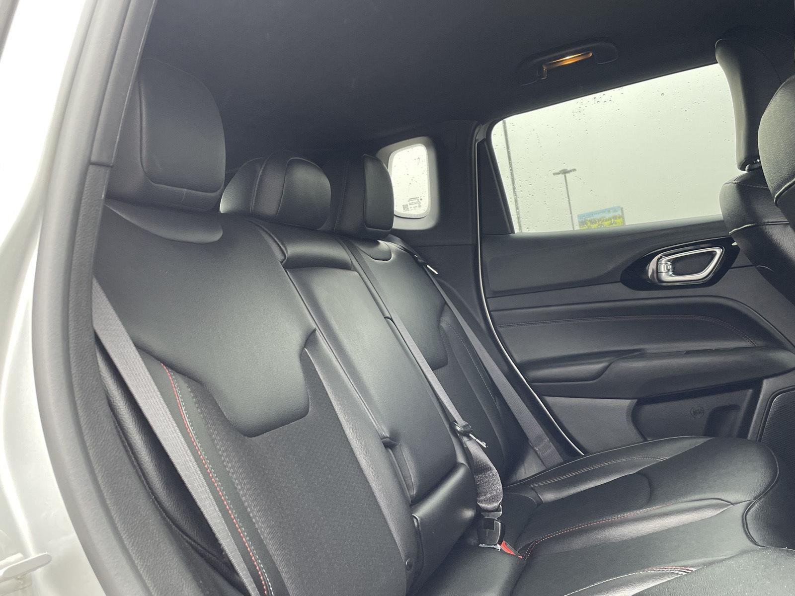 Vehicle photo 20