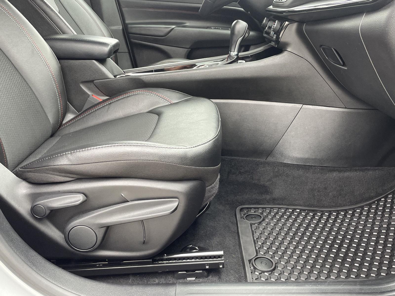 Vehicle photo 21