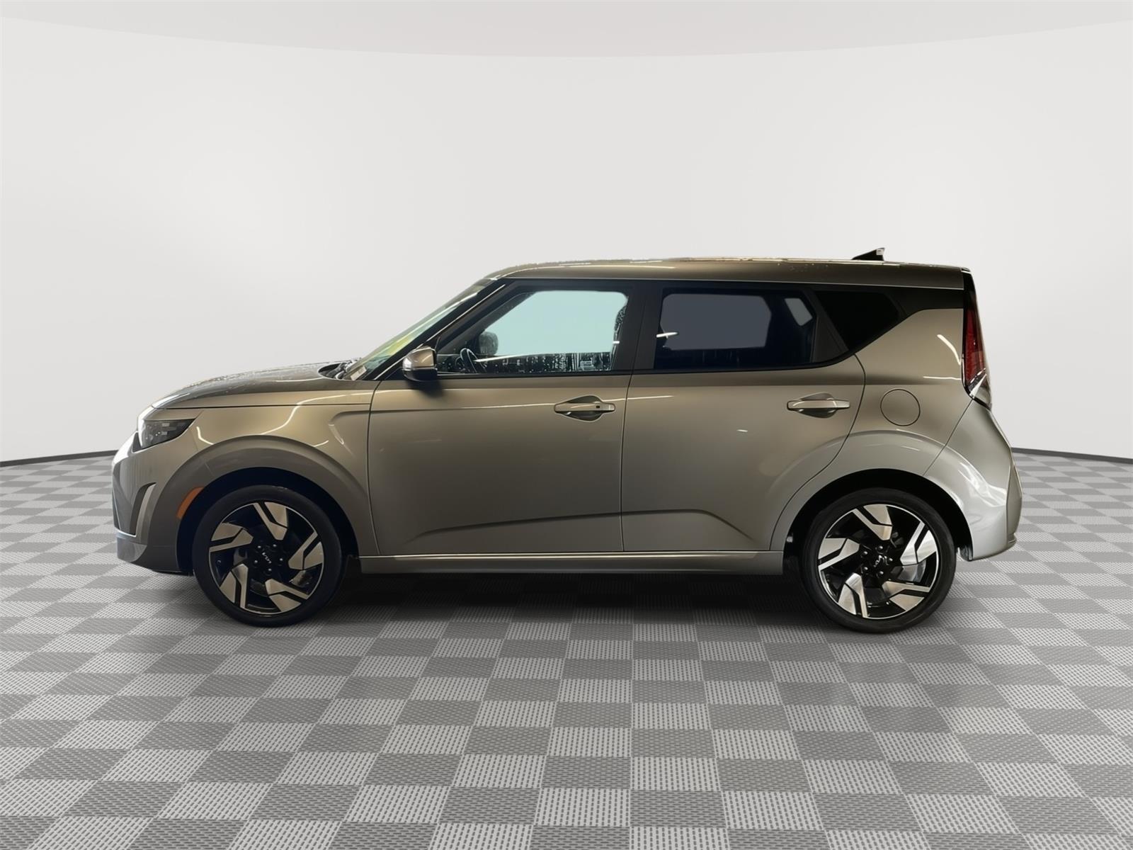 Vehicle photo 2
