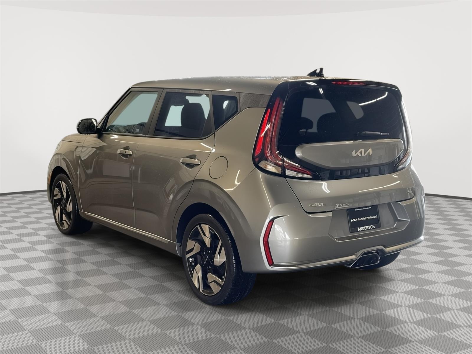 Vehicle photo 4