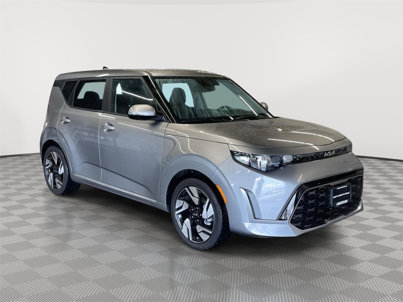 Vehicle photo 8