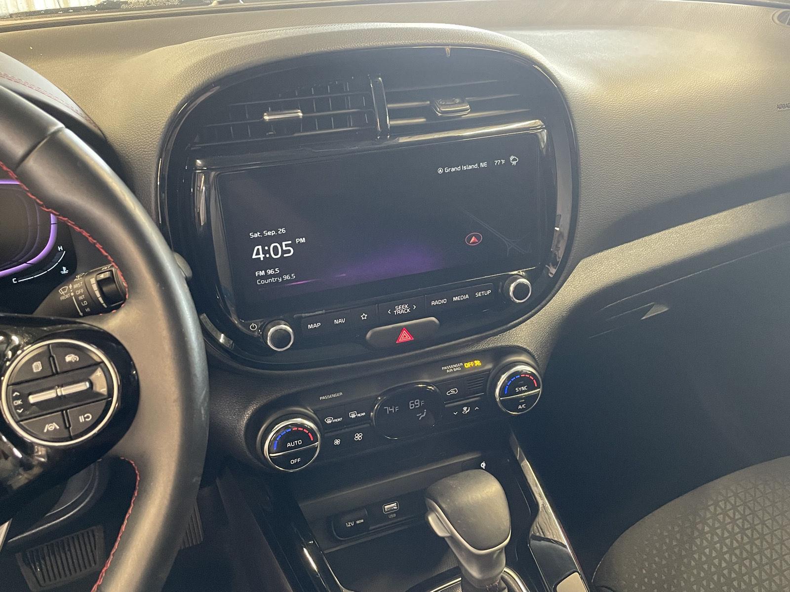 Vehicle photo 14