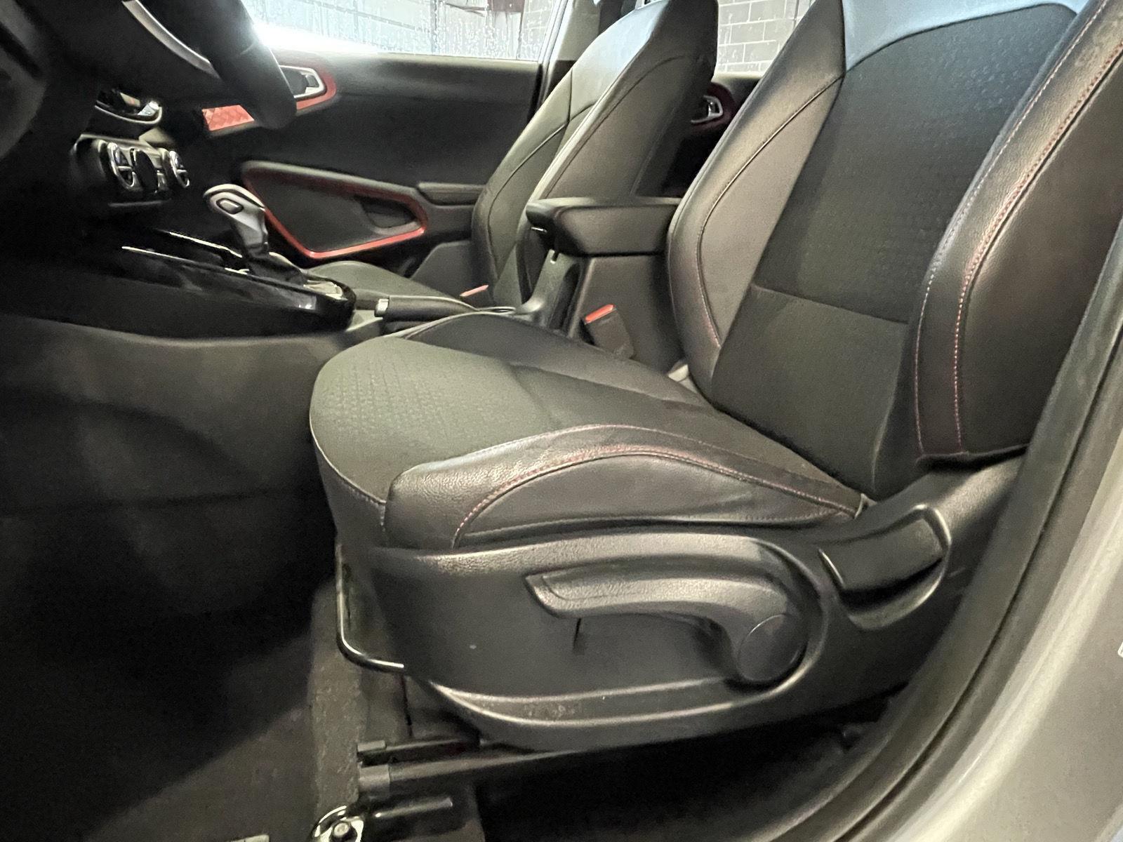 Vehicle photo 16