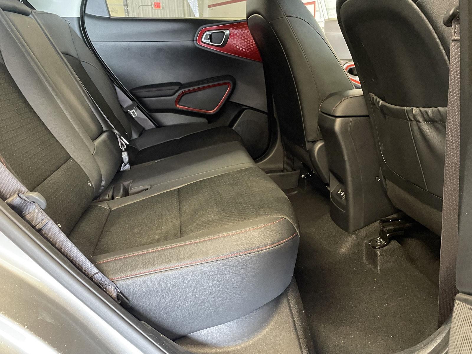 Vehicle photo 17