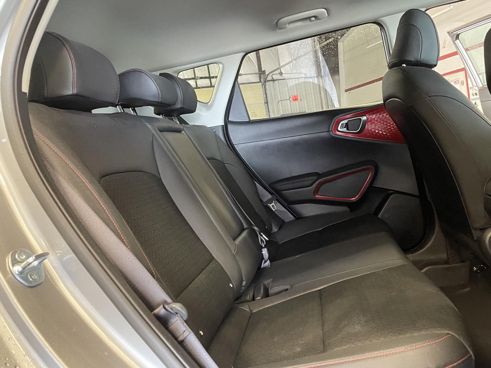 Vehicle photo 18